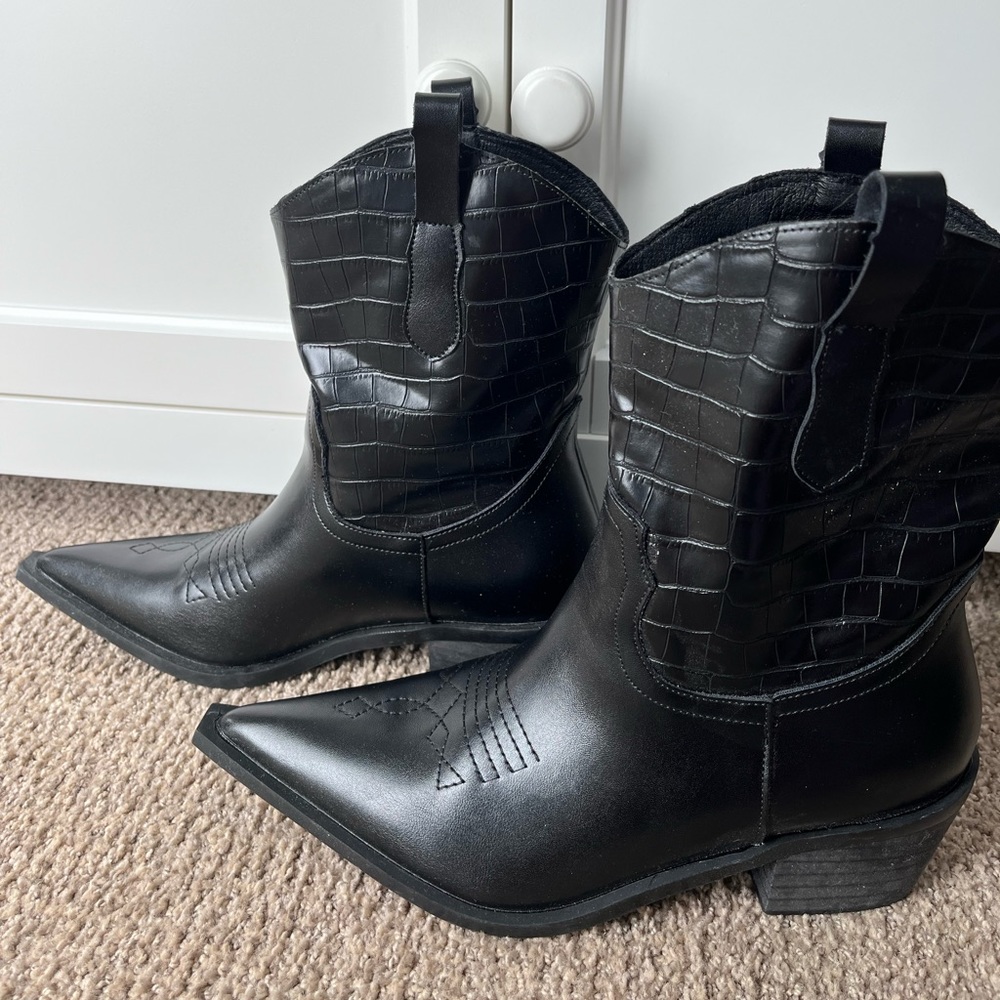 Back mini cowgirl boots
